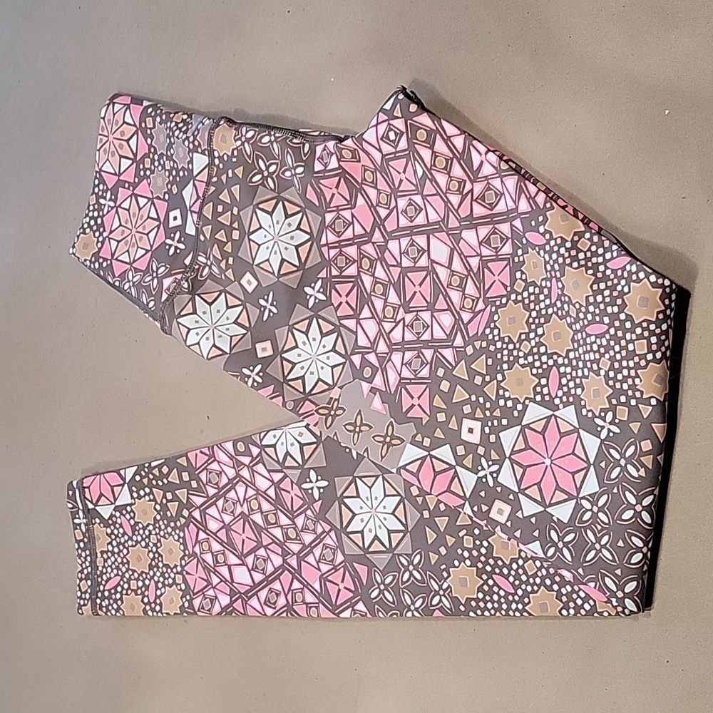Aerie Size XS Chill Play Move Leggings, Mod / Retro Brown & Pink Floral Pattern